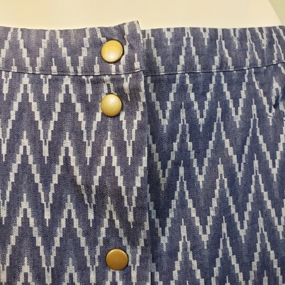 Romeo & Juliet Couture Blue Chevron Chambray Skirt Size Small - Picture 3 of 9